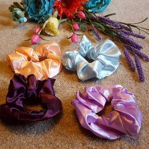 New Satin crunchies lot of four (👗3/$25👗)
